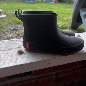 Women’s black rubber boots